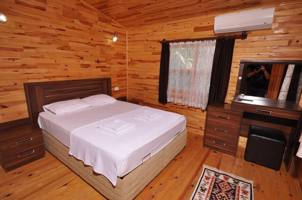 Hotel Cesur Pansiyon à Çıralı Extérieur photo